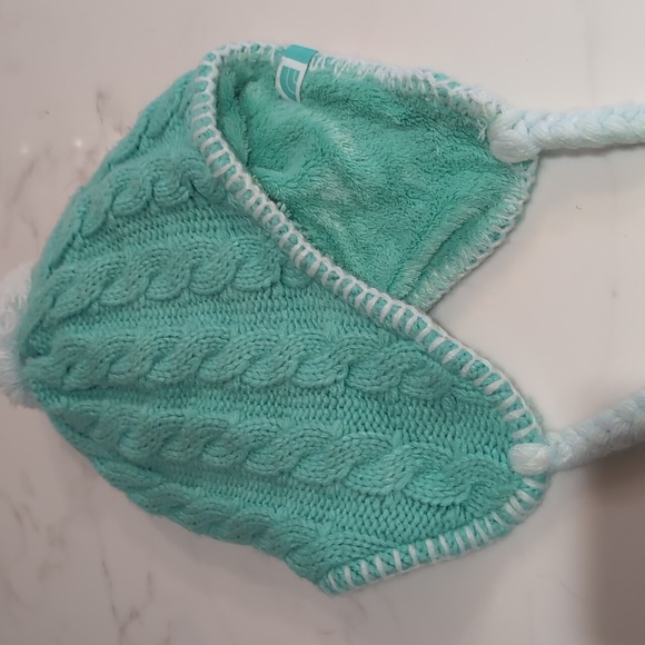 The North Face Mint Green Cable Knit Winter Hat Ear Flaps Fuzzy Lining - medium - Picture 3 of 4